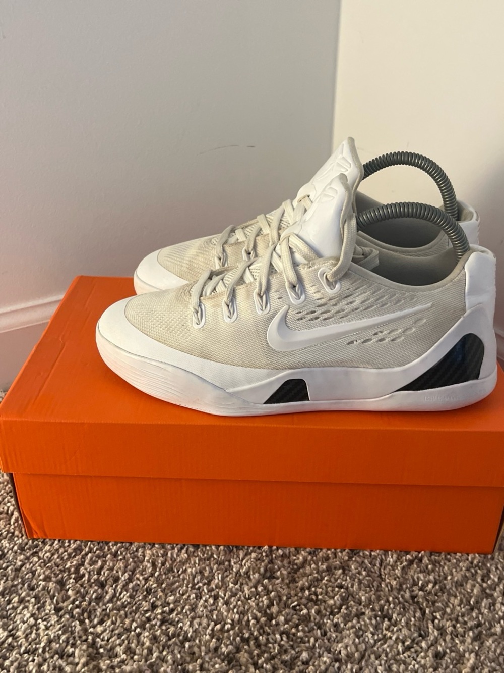 🏀 Kobe 9 Halo– Grade School Size 5.5Y.